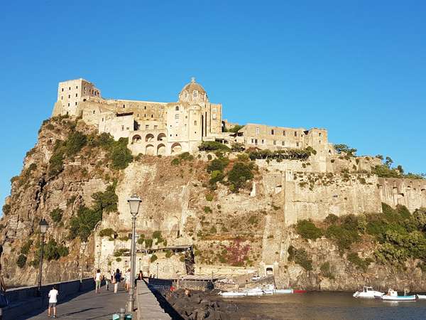 Visitez le château médiéval Aragonais