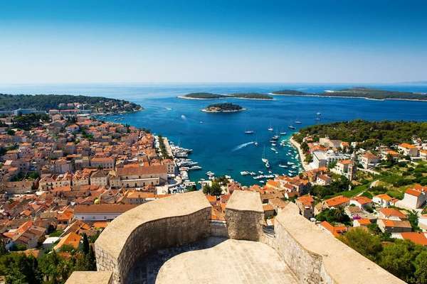 Visitez la vieille ville de Hvar
