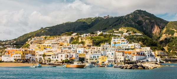 Ischia aussi connue sous le nom d'île du Dieu Soleil
