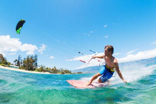 Initiez-vous au kitesurf !