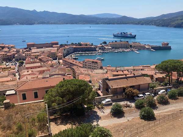 Durchstreifen Sie die hübsche Stadt Portoferraio