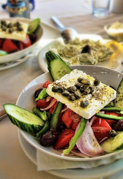 Probieren Sie den berühmten griechischen Salat