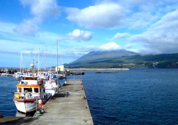 Découvrez le port Lajes et le mont Pico