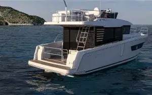 Swift Trawler 37 fly
