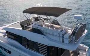 Swift Trawler 37 fly