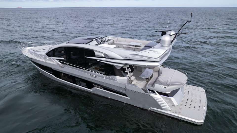 Galeon 700 Skydeck