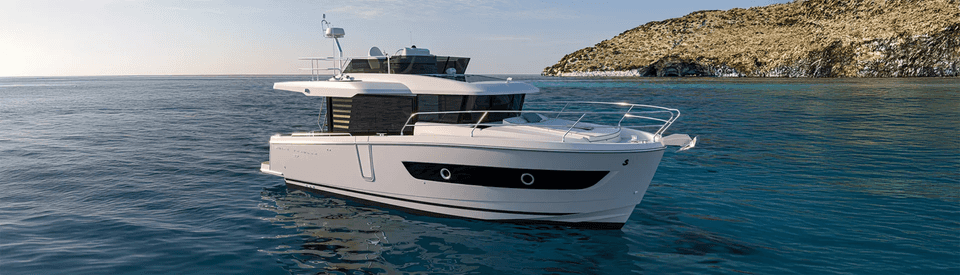 Swift Trawler 37 fly