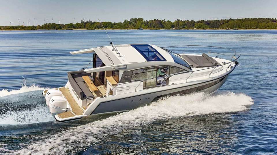 Sealine S335
