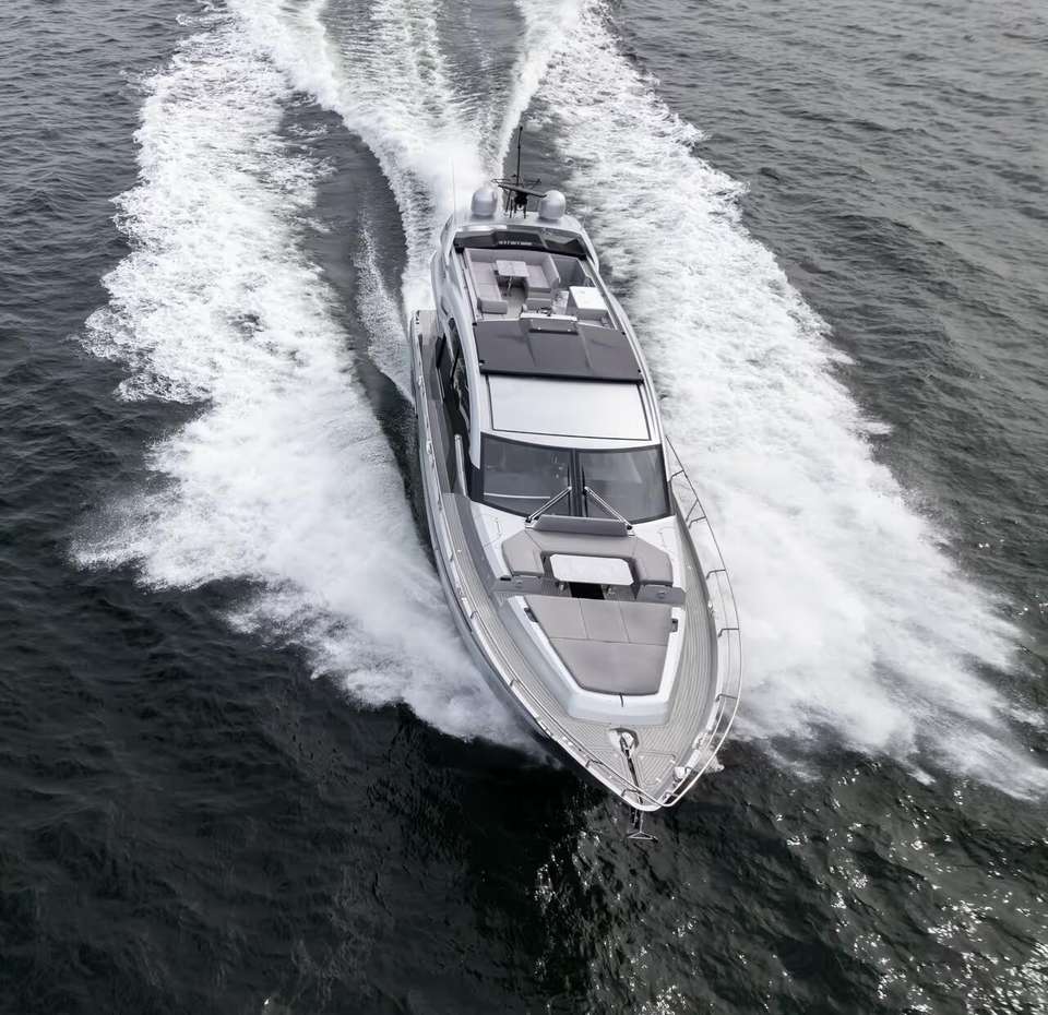 Galeon 700 Skydeck