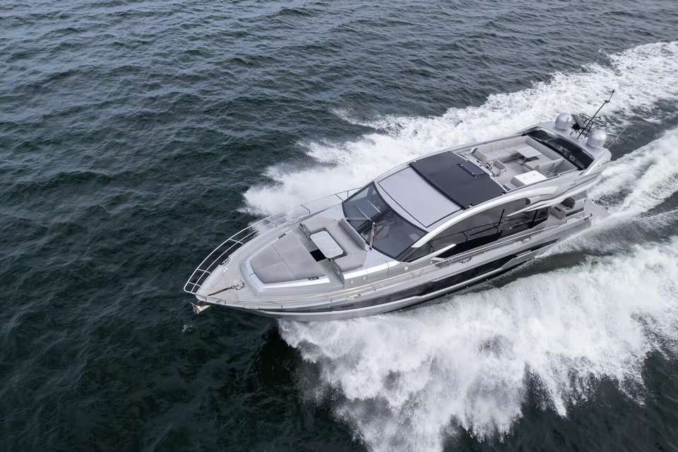 Galeon 700 Skydeck