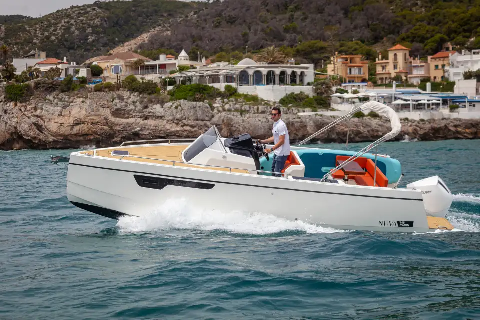 Nuva M8 Cabin