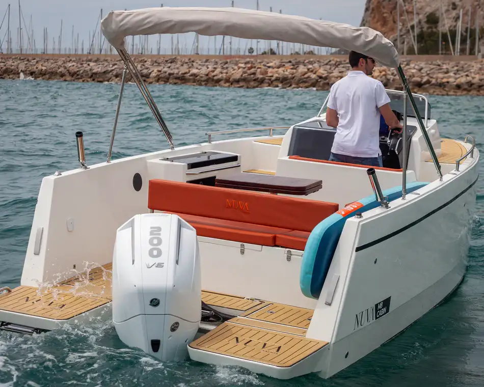 Nuva M8 Cabin