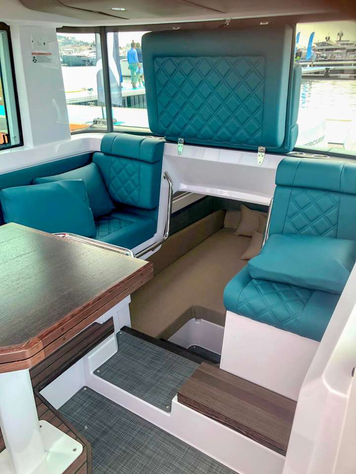 Axopar 37 XC Cross Cabin