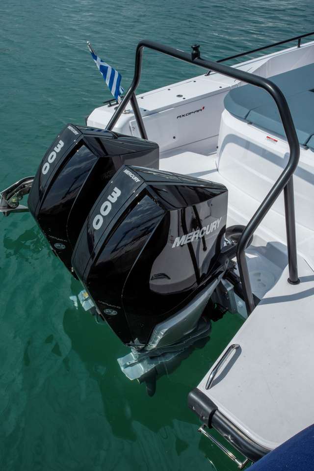 Axopar 37 XC Cross Cabin