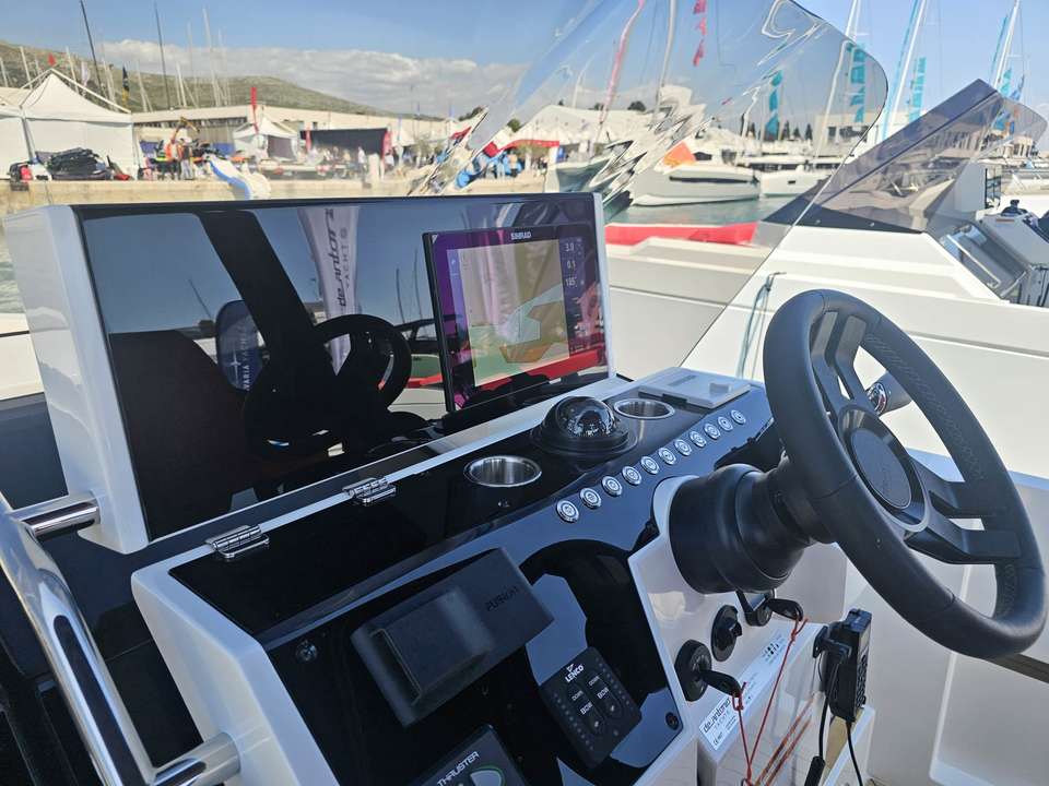 D32