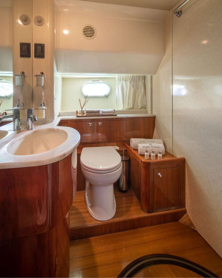 Ferretti 68