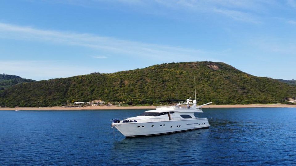 Ferretti 80