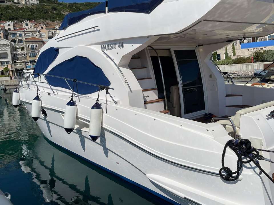 Majesty 44