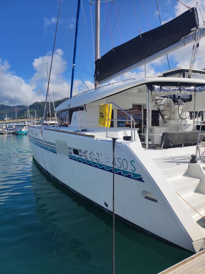 Lagoon 450 SporTop