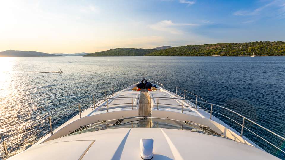 Ferretti Custom Line 100