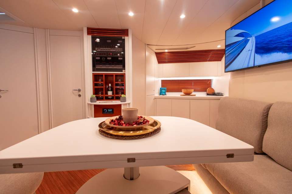 Pershing 52