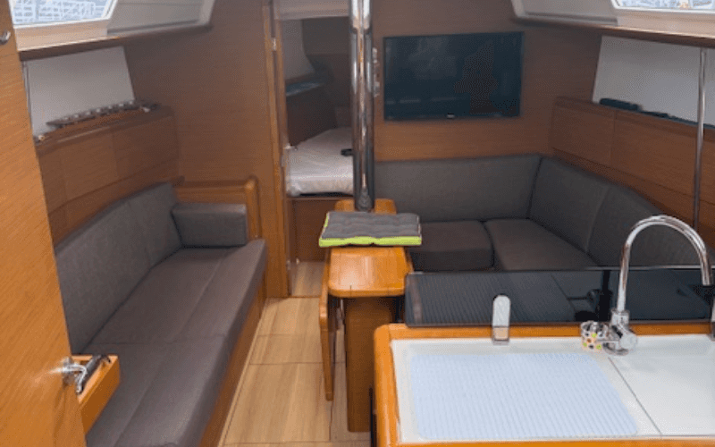 Sun Odyssey 379