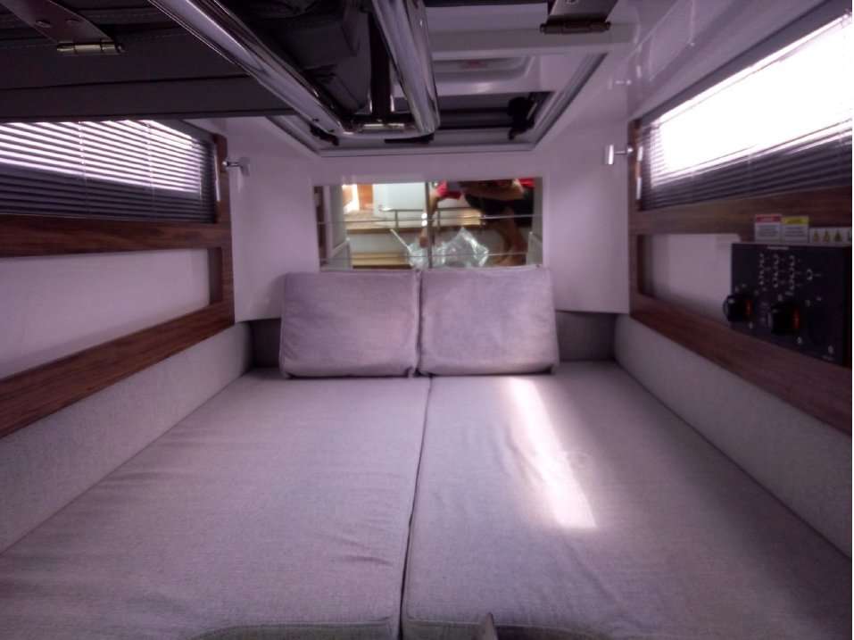 Axopar 28 Cabin
