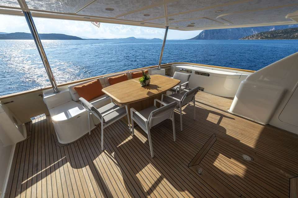 Custom Line Ferretti Navetta 26