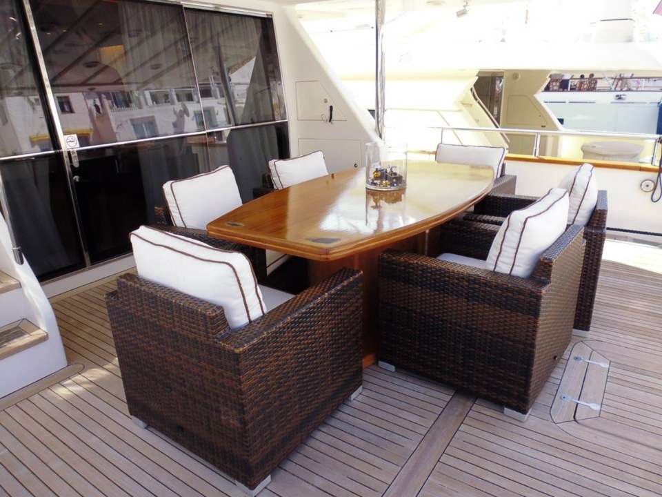 Falcon 102 Yacht