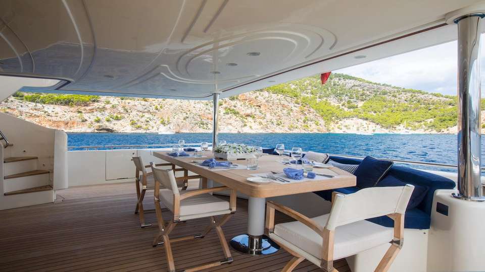 Ferretti 112