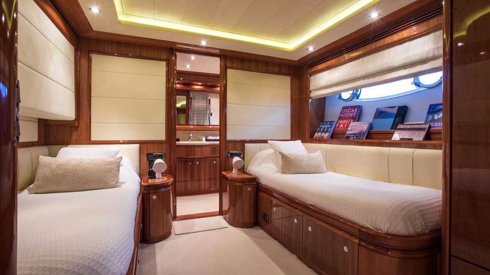 Ferretti 112