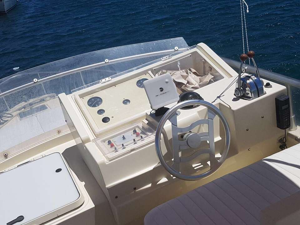 Ferretti 42