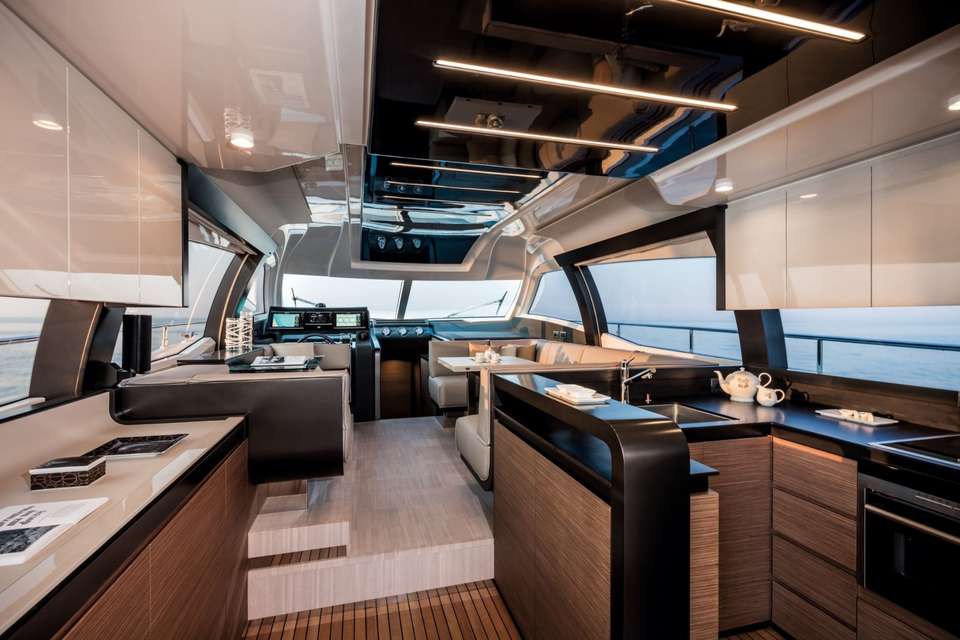 Ferretti 550