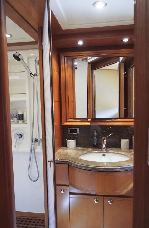 Ferretti 630