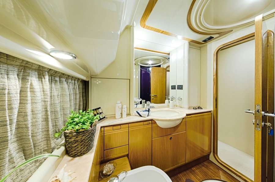 Ferretti 760