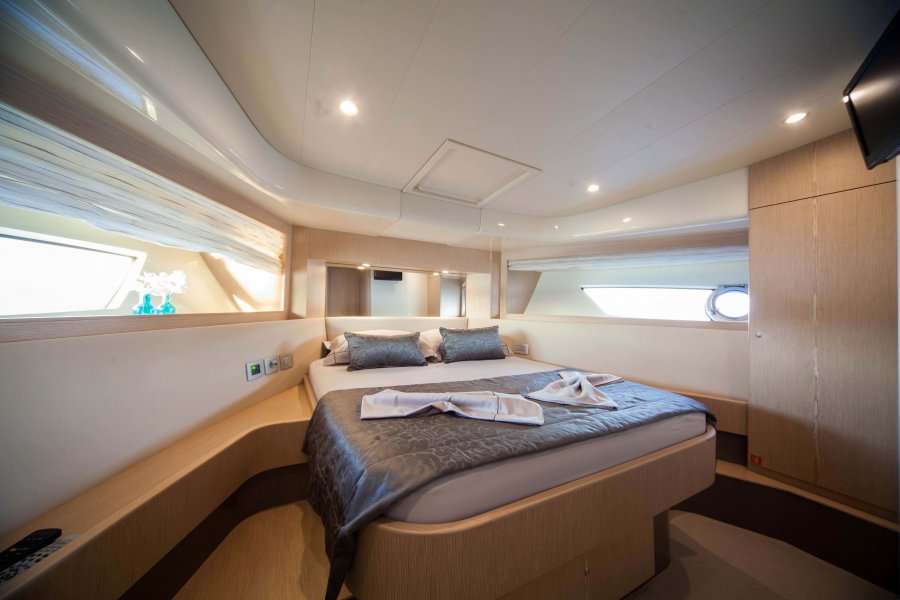Ferretti 620