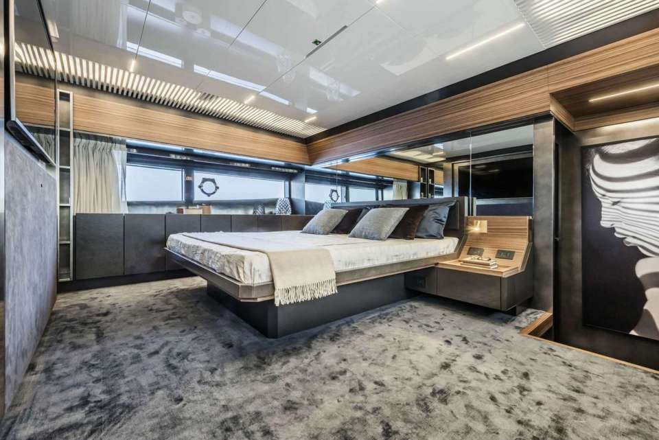 Ferretti 920