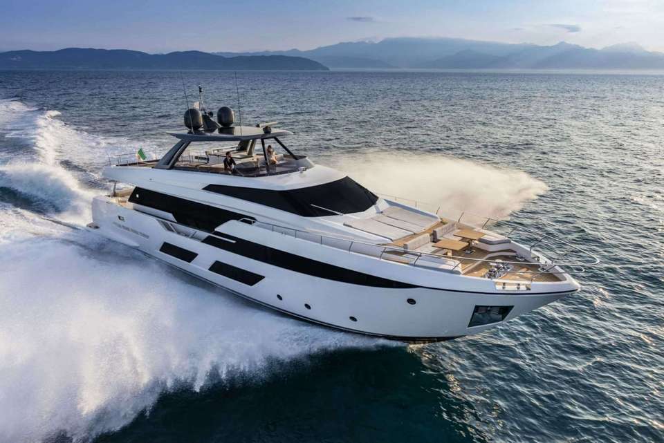 Ferretti 920