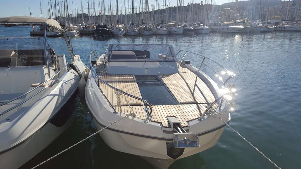 Flyer 8.8 Sundeck