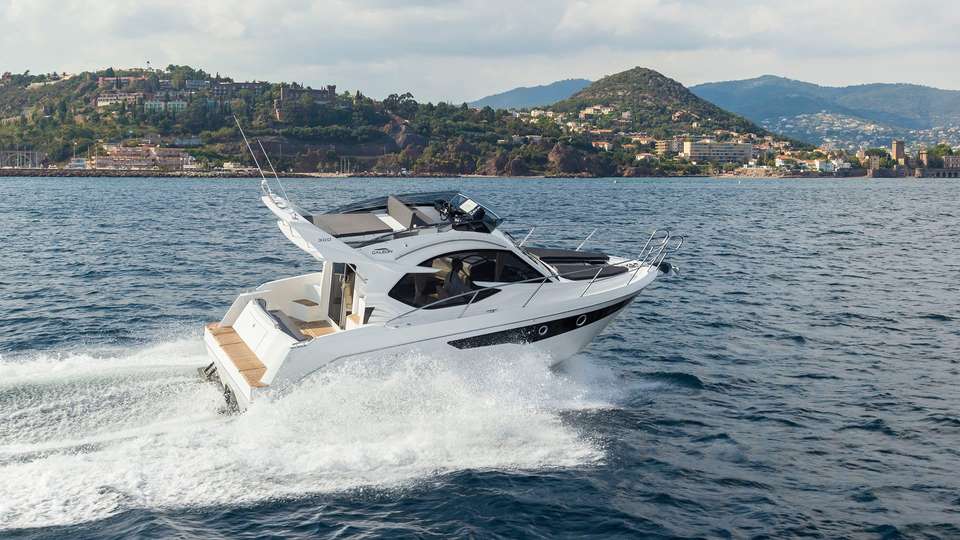 Galeon 300 Fly
