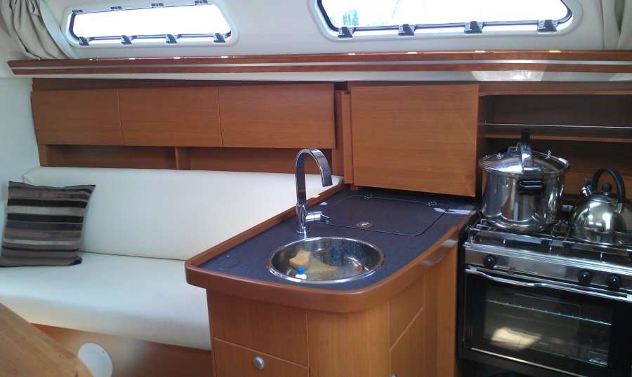Hanse 325