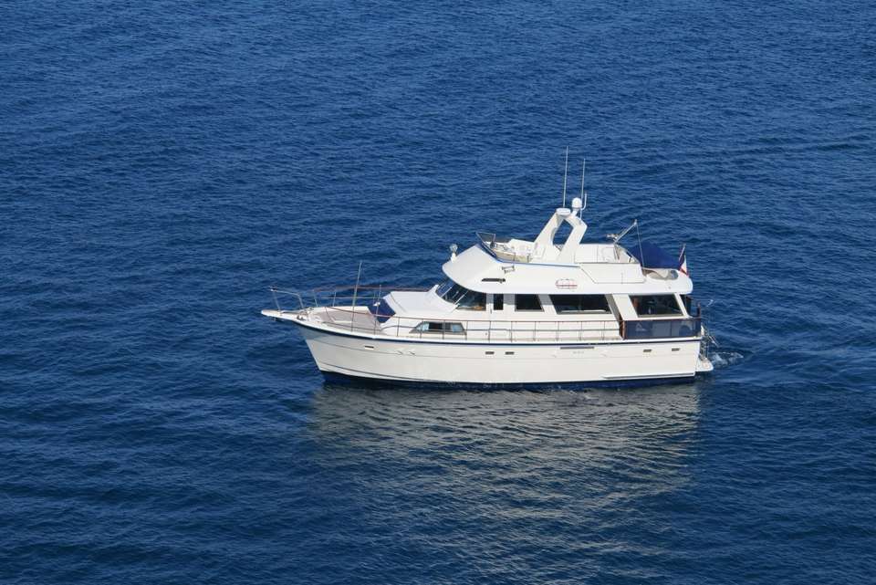 Hatteras 58