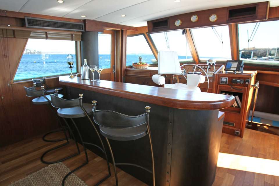 Hatteras 58