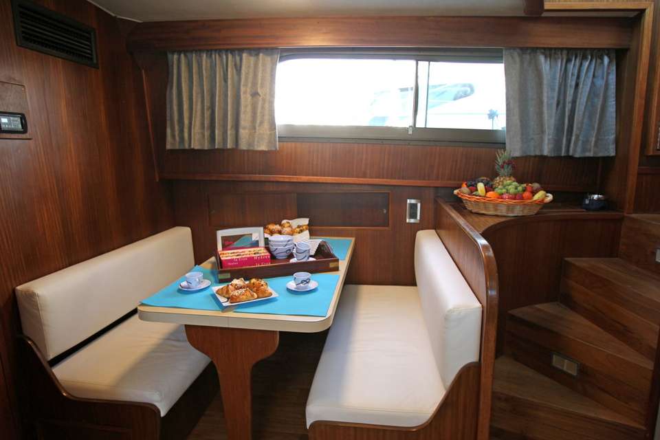 Hatteras 58