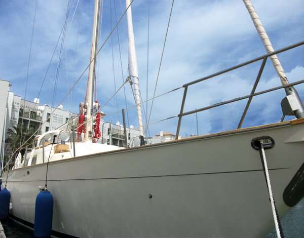 Hatteras 65