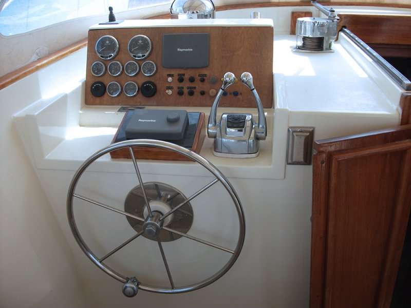 Hatteras 65