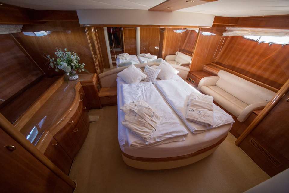 Nuvari 63S Flybridge