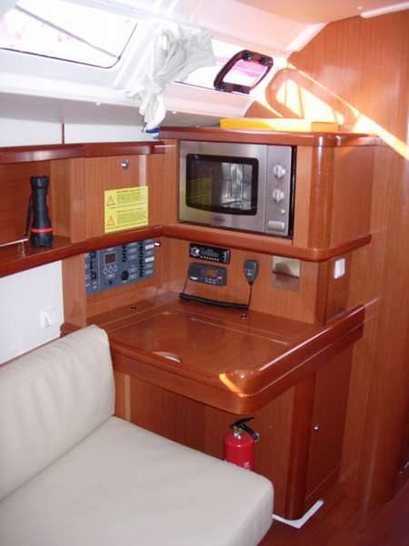 Oceanis 37