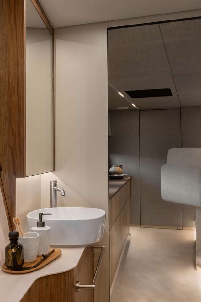 Moon Yacht 60