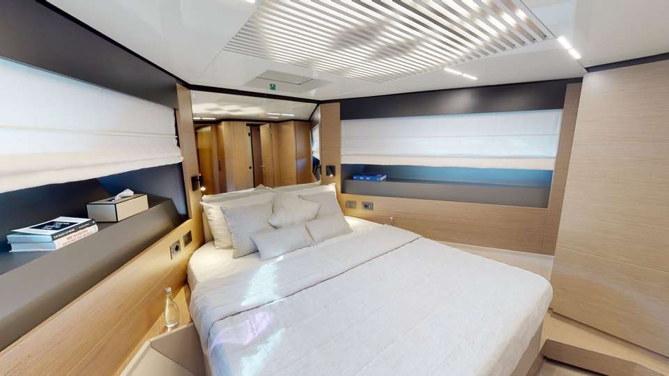 Ferretti 780